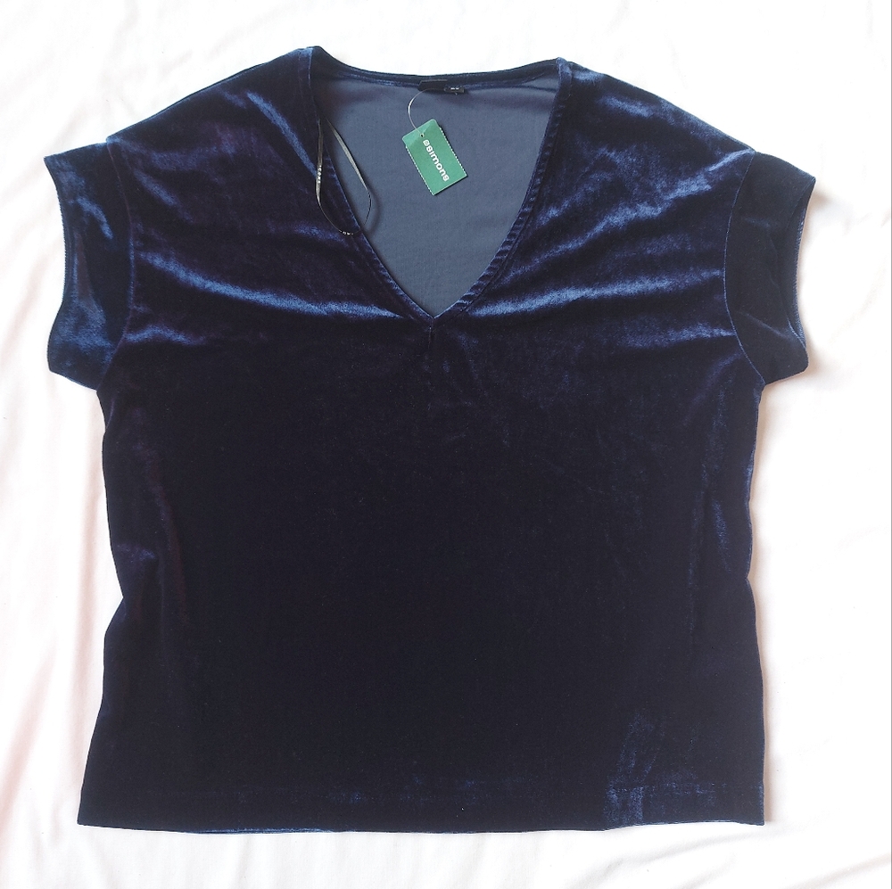 NWT Icone for Simons Navy Blue Velvet V Neck Short Sleeve Shirt, Medium